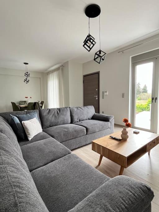 Villa Maria Eirini Lechaio Exteriör bild